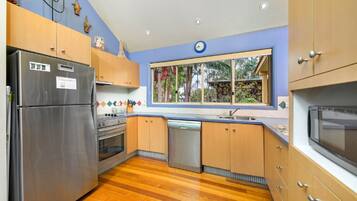 Micro-ondes, four, plaque de cuisson, lave-vaisselle