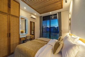Luxury Villa, Patio, Pool View