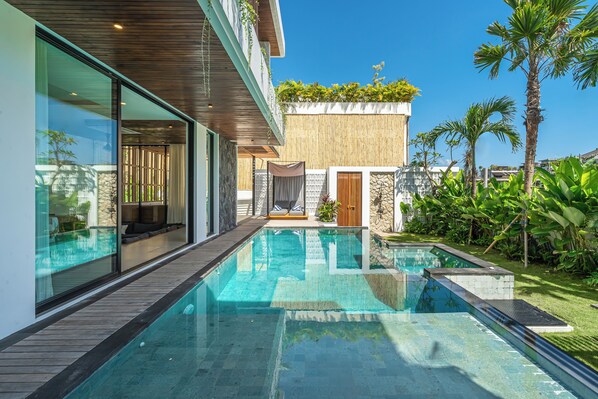 Outdoor pool - Villa Bedawang - 4BR Villa Seminyak (Seminyak)