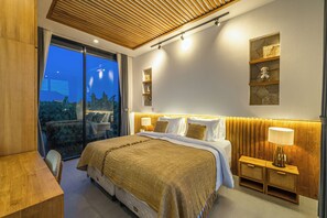 Villa de lujo, patio, vista a la alberca | Caja de seguridad en la habitación y escritorio 