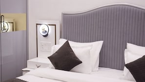 Habitación doble familiar | Cortinas blackout, tabla de planchar con plancha y camas extra 