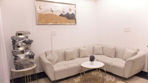 Kamar Keluarga | Area keluarga | Smart TV 32-inci dengan saluran TV digital dan printer