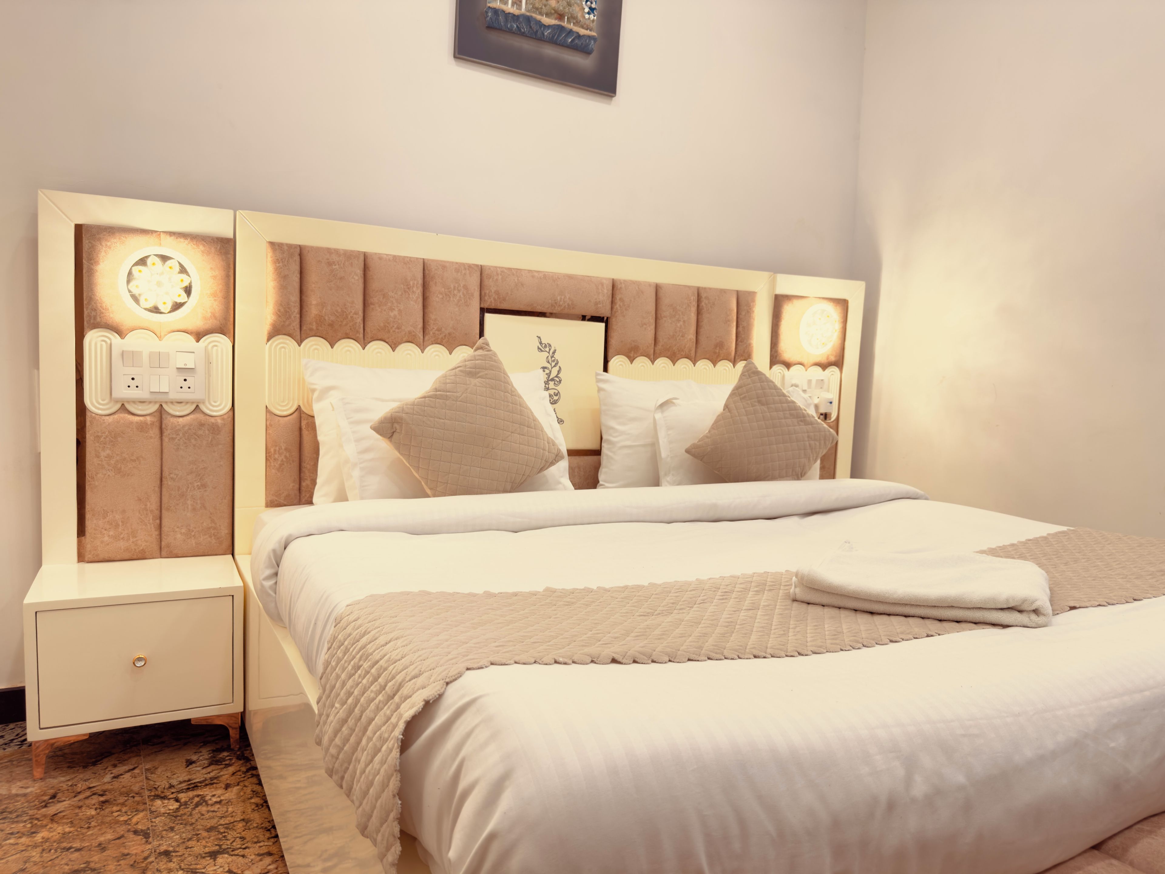 Classic Studio | Langsir/tirai gelap terus, seterika/papan seterika 
