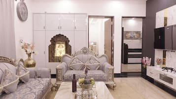 Family Double Room | Living area | Printers