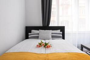 2 habitaciones, tabla de planchar con plancha y cuna de viaje