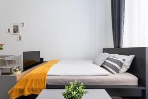 2 bedrooms, iron/ironing board, travel cot, free WiFi