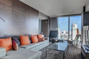 Smart TV, fireplace