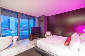 1 sovrum, skrivbord, strykjärn/strykbräda och internet