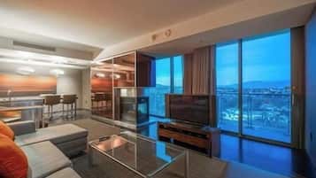 Smart TV, fireplace