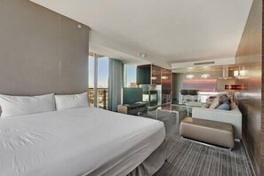 1 chambre, bureau, fer et planche à repasser, accès au Wi-Fi (inclus)