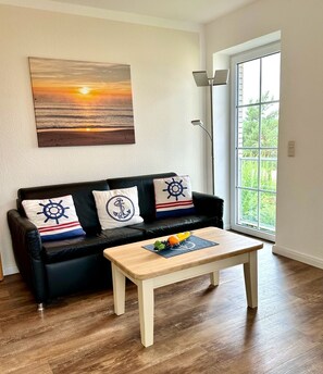 TV, table tennis, stereo