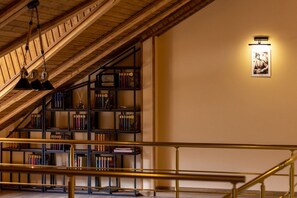 Library - GRAF KAZBEGI (Stepantsminda)