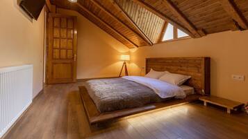 Luxury Double Room, Non Smoking, Mountain View | Premium bedding, individually furnished, soundproofing, free WiFi