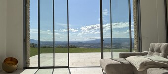 Gordes town center: panoramic views and heated pool