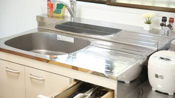 Full-sized fridge, microwave, stovetop, cookware/dishes/utensils