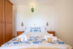 2 Schlafzimmer, Reisekinderbett
