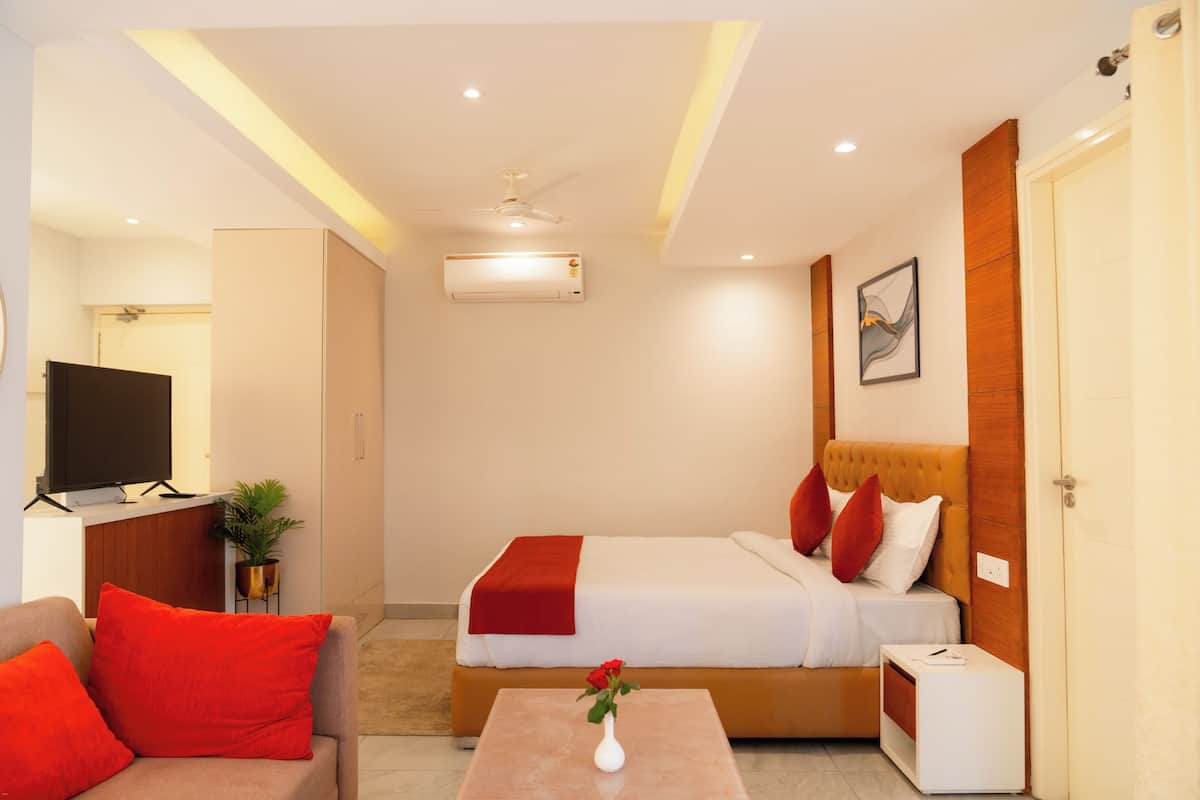 Deluxe Room, Mountain View | Laptop workspace, free WiFi
