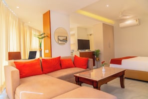 Deluxe Room, Mountain View | Laptop workspace, free WiFi