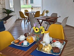 Outdoor dining - Cutrofiano - B&B Pietra Bianca - Salento - Room 2/Monolocale Quadruple (Cutrofiano)