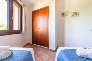 2 bedrooms, travel cot