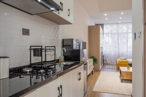Microwave, stovetop - Bright Modern Studio in the Heart of Nairobi City! (Nairobi)