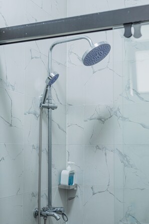 Shower, towels, toilet paper - Bright Modern Studio in the Heart of Nairobi City! (Nairobi)
