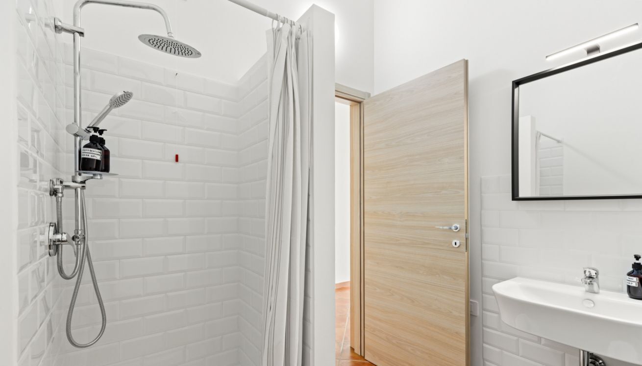 Dusche, Haartrockner, Bidet, Handtücher
