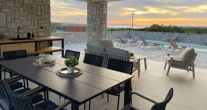 Villa Gligora - modern villa with beautiful view of the bay and the mountain.