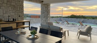 Villa Gligora - modern villa with beautiful view of the bay and the mountain.