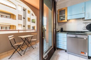 Refrigerador, microondas y lavavajillas 