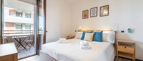 1 habitación, tabla de planchar con plancha, cuna de viaje y wifi