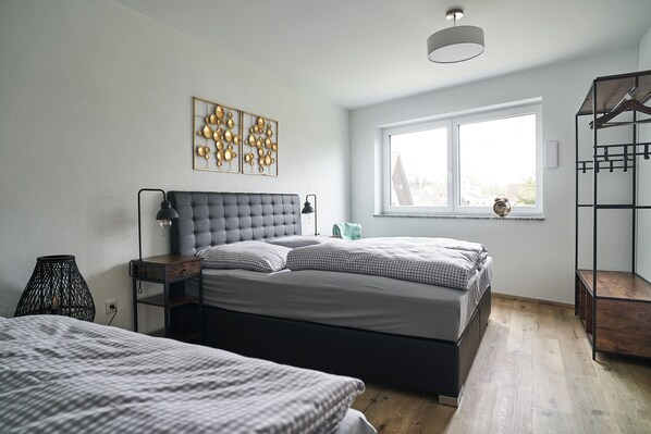 2 bedrooms, WiFi, bed sheets - Vacation apartment Squirrel (Günzburg)