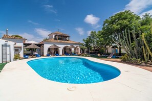 Outdoor pool - Holiday Home La Perla (La Puebla de Cazalla)