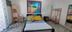 2 soverom, strykejern/-brett og sengetøy