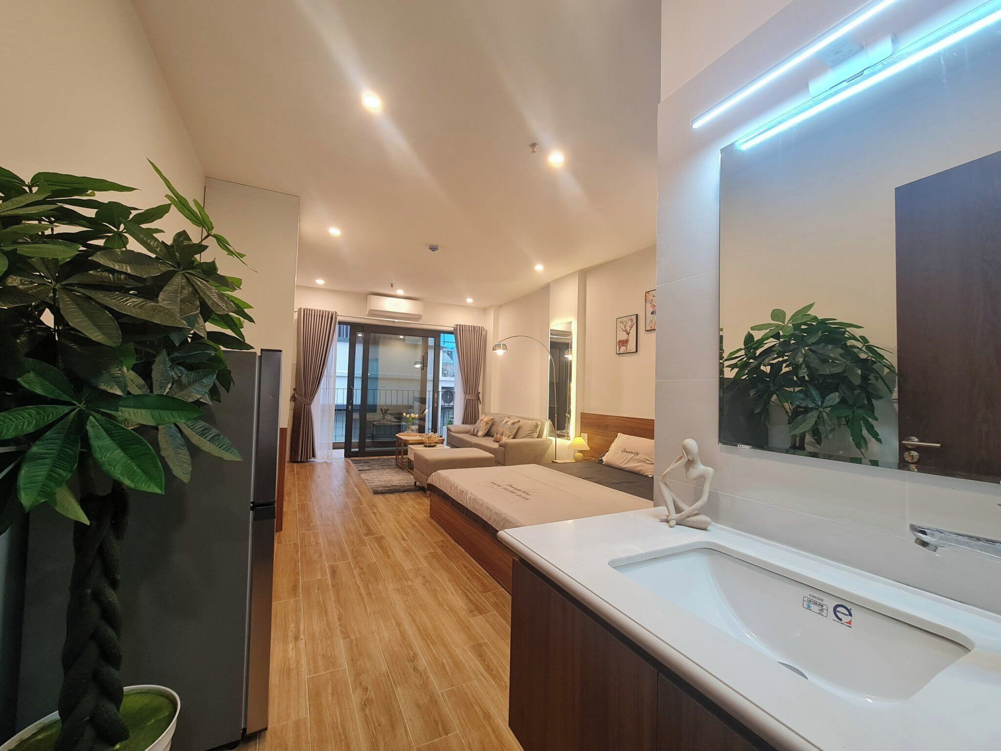 Hochwertige Bettwaren, Betten mit Memory-Foam-Matratzen, Schreibtisch