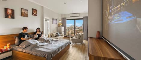 Hochwertige Bettwaren, Betten mit Memory-Foam-Matratzen, Schreibtisch