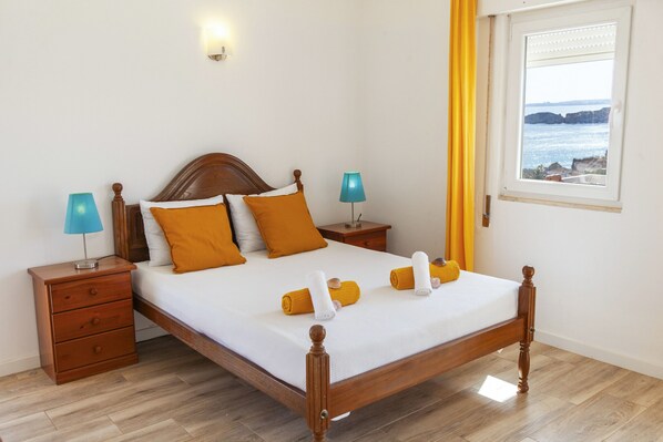 2 室のベッドルーム、ベッドシーツ