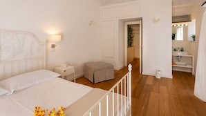 2 bedrooms, iron/ironing board, WiFi, bed sheets - HOUSE THE AMURI (Modica)