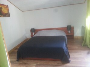 2 bedrooms, iron/ironing board, WiFi - Holiday Home 'Stéphane Le Gac' with Shared Pool, Private Terrace and Wi-Fi (Moliets-Et-Maa)