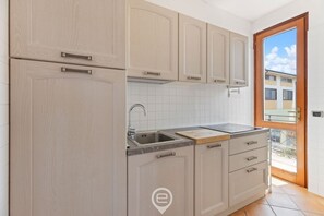 Refrigerador, microondas, parrilla de estufa y lavavajillas