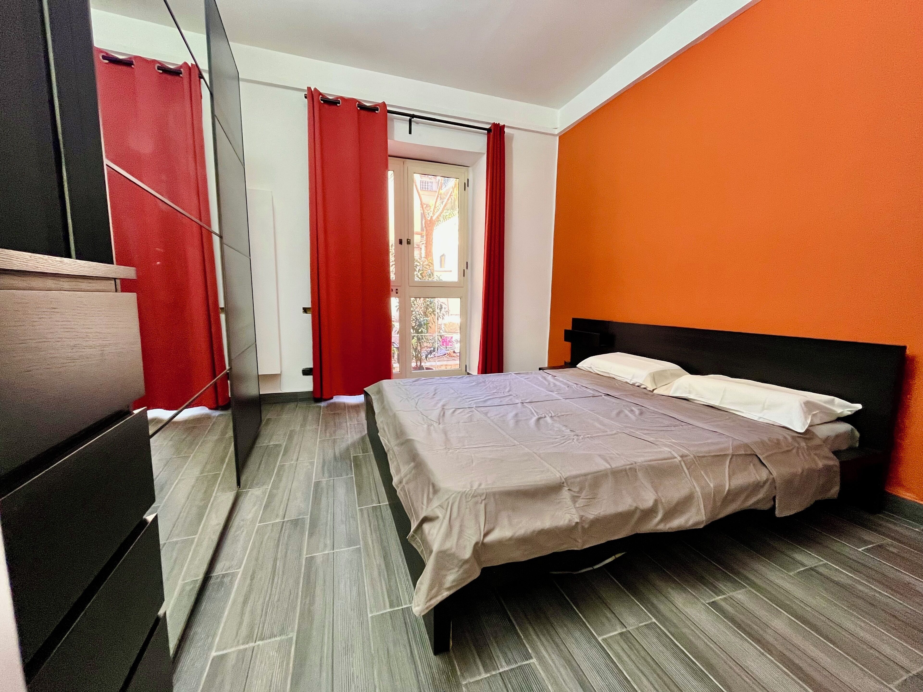 1 camera, Wi-Fi, lenzuola