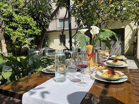 Outdoor dining. Hello Nocera - Gateway to Amalfi & Pompeii