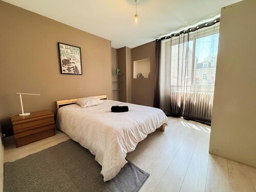 Grand appartement 155m2, 10 pers. max, hypercentre Cholet, à 25min Puy-du-Fou