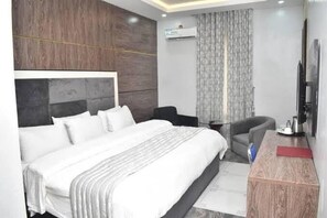 Camera Comfort, vista parco | Una scrivania, postazione laptop, Wi-Fi gratuito