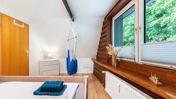 2 bedrooms, WiFi, bed sheets