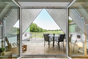 Outdoor dining - Apartment 'Carolin Witt' with Balcony and Wi-Fi (Großsolt)
