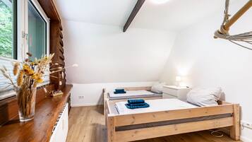 2 bedrooms, WiFi, bed sheets