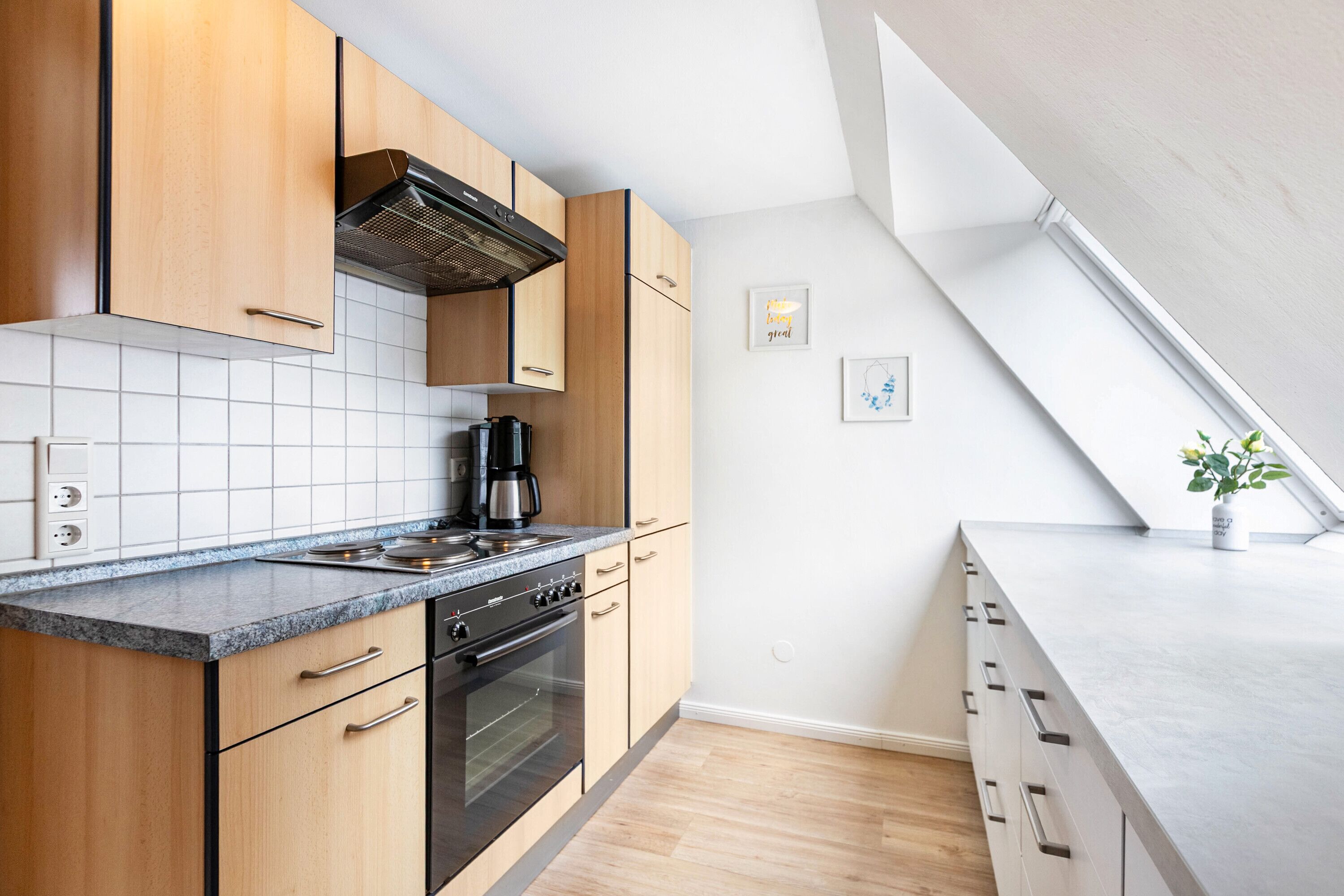 Jääkaappi, uuni, liesi, astianpesukone