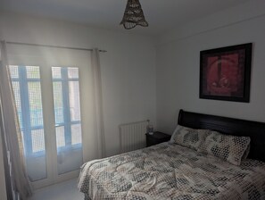 2 bedrooms, bed sheets