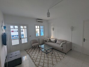 Living area - Bright apartment 2 steps from the beach - 2 bedrooms, 90m². (nabeul)